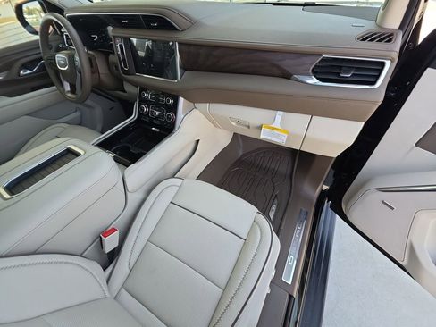 Used 2024 GMC Yukon Denali w/ Advanced Technology Package RWD image 30