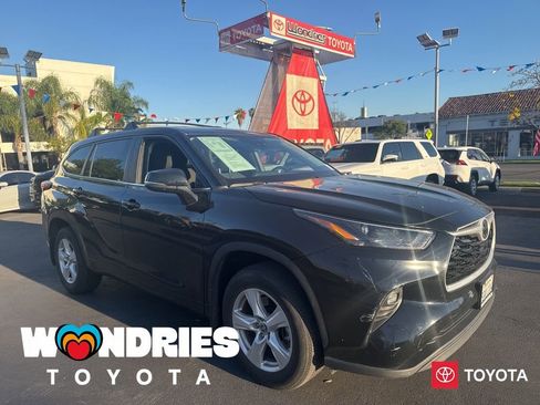 Used 2023 Toyota Highlander LE image 1