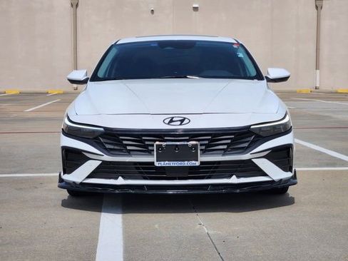 Used 2025 Hyundai Elantra SEL image 2