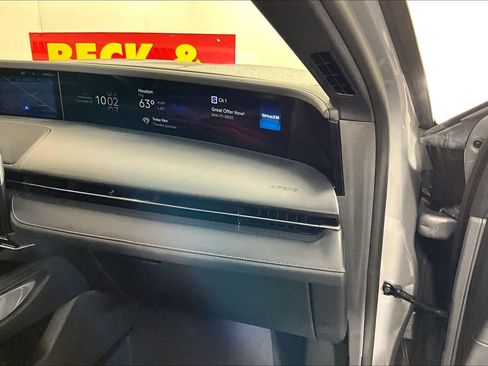 Used 2024 Lincoln Nautilus Reserve w/ Equipment Group 203A image 16