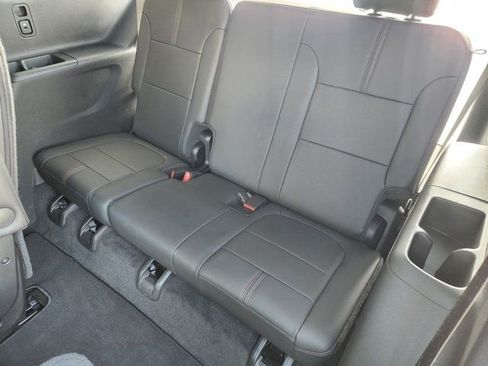 Used 2023 Chevrolet Traverse RS image 32