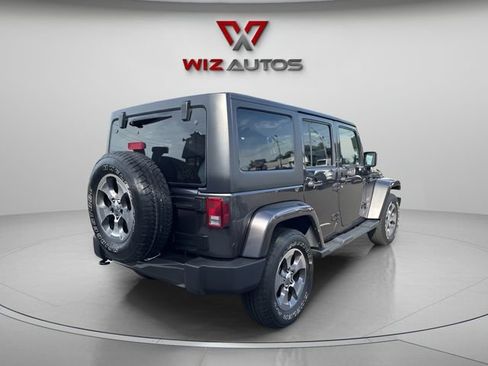 Used 2017 Jeep Wrangler Unlimited Sahara w/ Dual Top Group AWD/4WD image 5