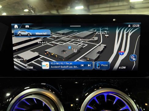 Used 2025 Mercedes-Benz GLA 250 4MATIC image 30