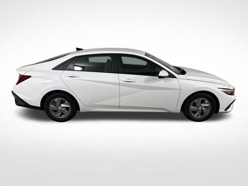 Certified 2024 Hyundai Elantra SE FWD image 2