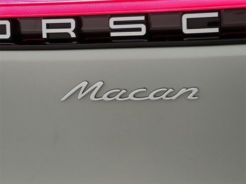 Used 2025 Porsche Macan image 29