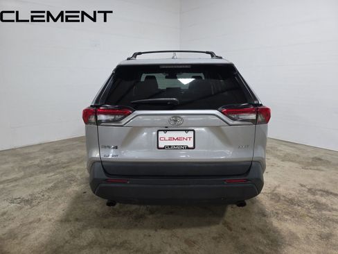 Used 2021 Toyota RAV4 XLE Premium FWD image 8