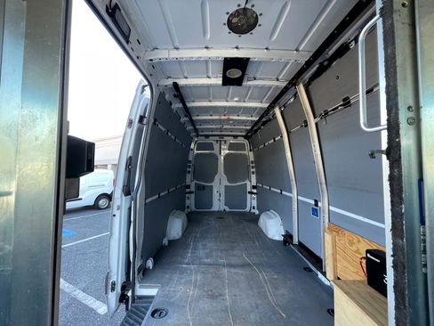 Used 2012 Mercedes-Benz Sprinter 2500 image 21