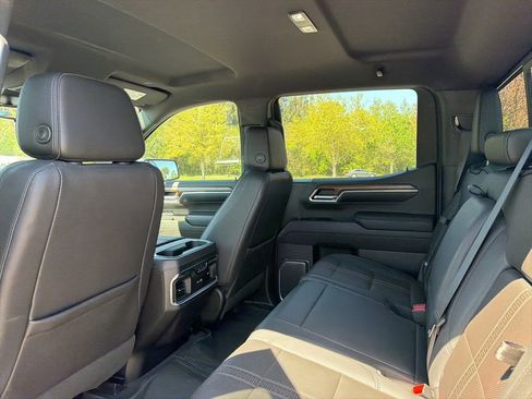 Used 2023 Chevrolet Silverado 1500 High Country w/ Technology Package image 9