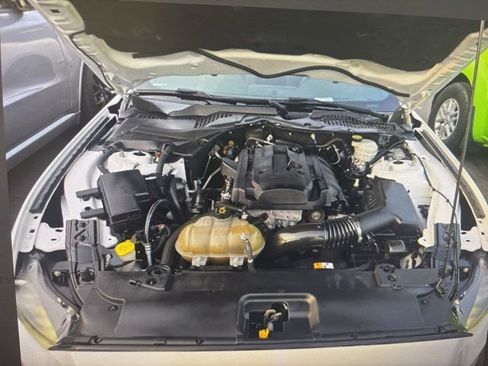 Used 2016 Ford Mustang Coupe image 6