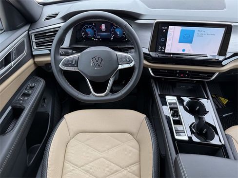 Certified 2025 Volkswagen Atlas Cross Sport SE image 21