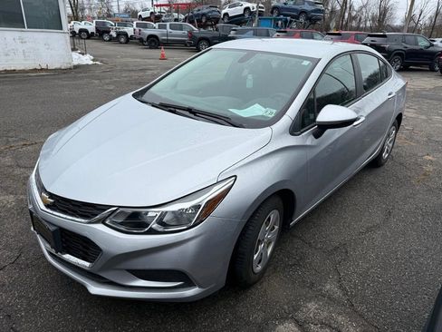 Used 2018 Chevrolet Cruze LS image 16