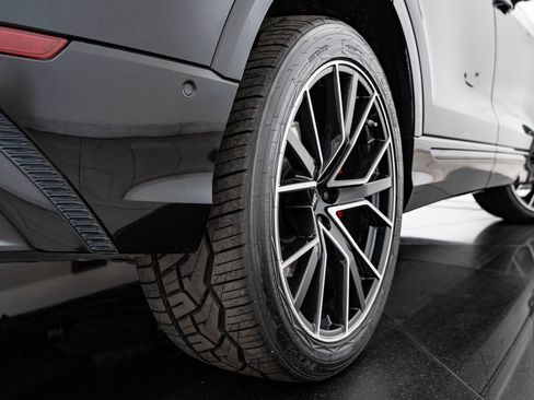 Used 2022 Audi Q8 Prestige AWD/4WD image 52