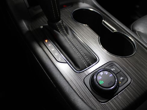 Used 2019 GMC Acadia SLT image 25