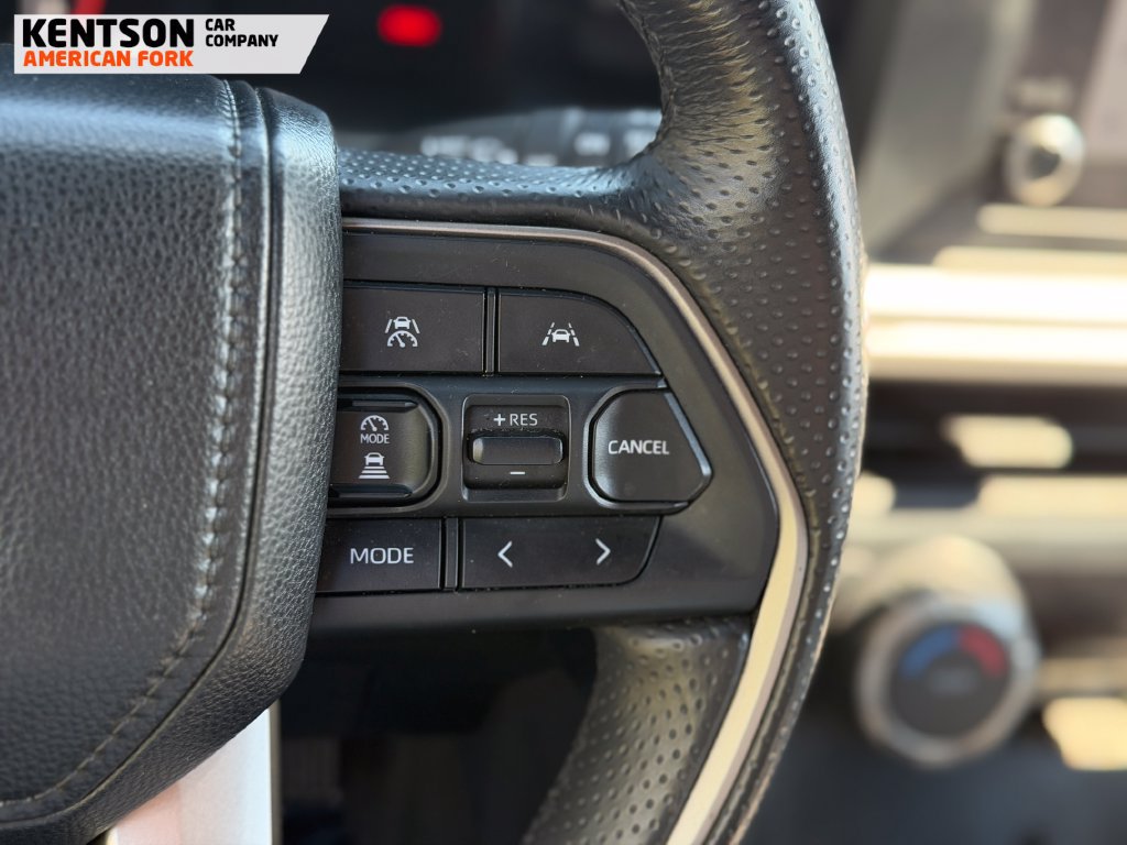 Used 2025 Toyota 4Runner SR5 AWD/4WD image 15