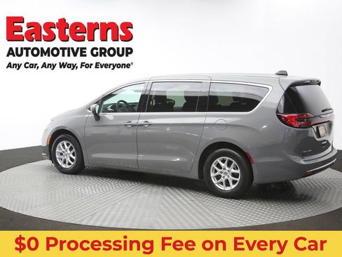 Used 2023 Chrysler Pacifica Touring-L FWD image 65