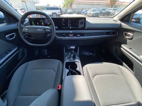 Used 2025 Kia K4 LXS image 32