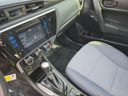 Used 2018 Toyota Corolla L image 25