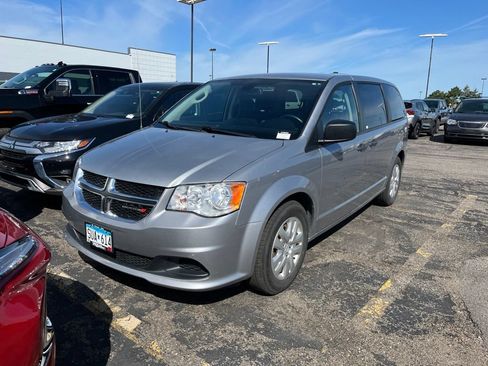 Used 2019 Dodge Grand Caravan SE FWD image 6