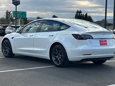 Used 2023 Tesla Model 3 Standard Range image 6