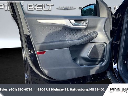 Used 2020 Ford Escape SE image 17