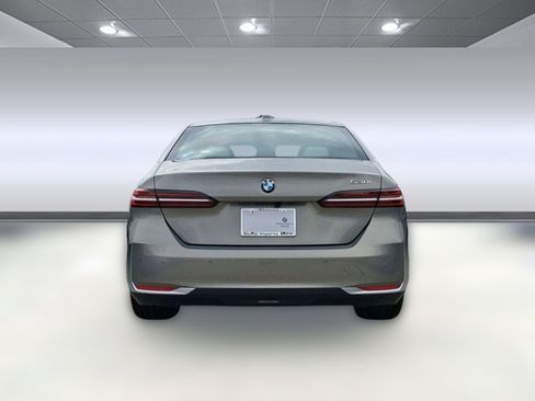 Used 2026 BMW 530i w/ Premium Package RWD image 7