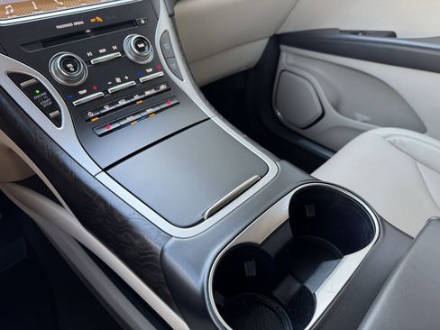 Used 2019 Lincoln Nautilus Select image 19