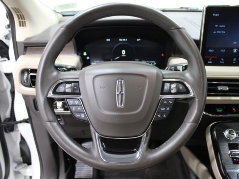 Used 2023 Lincoln Nautilus Reserve w/ Equipment Group 201A image 9