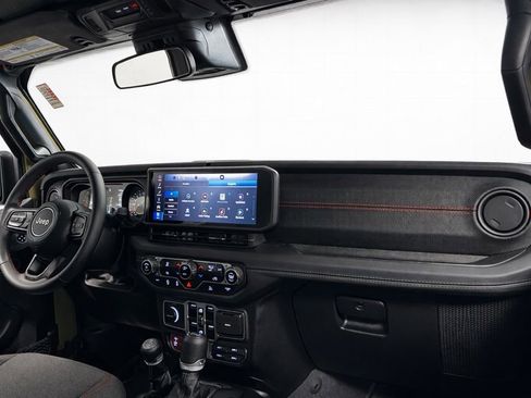 Used 2025 Jeep Wrangler Unlimited Rubicon AWD/4WD image 19
