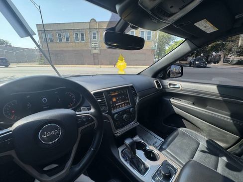 Used 2017 Jeep Grand Cherokee Limited image 38