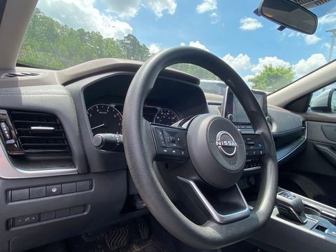 Used 2022 Nissan Rogue SV FWD image 9