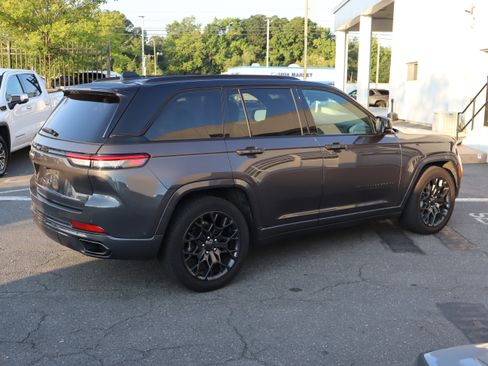 Used 2025 Jeep Grand Cherokee Summit w/ Obsidian Package AWD/4WD image 10