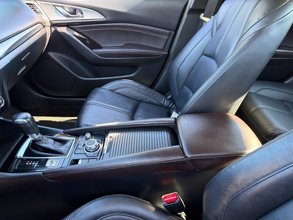 Used 2018 MAZDA MAZDA3 Touring FWD image 13