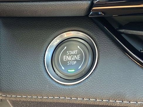 Used 2025 Buick Enclave Avenir w/ Super Cruise Package FWD image 31