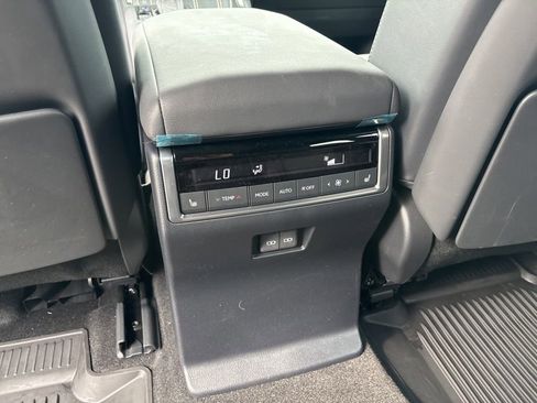 Used 2024 Lexus GX 550 w/ Accessory Package (Z1) AWD/4WD image 19