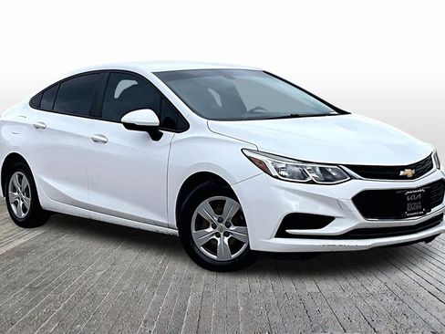 Used 2018 Chevrolet Cruze LS image 11