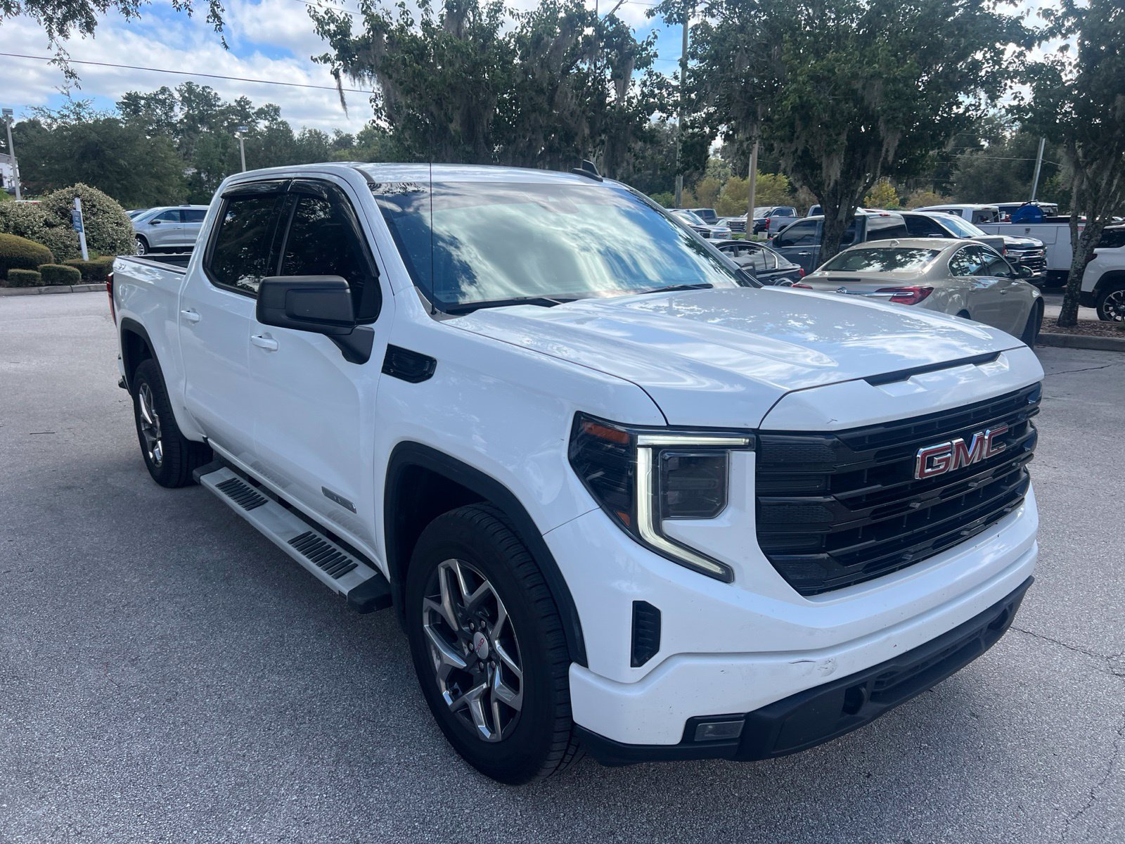 Used 2022 GMC Sierra 1500 Elevation AWD/4WD image 2