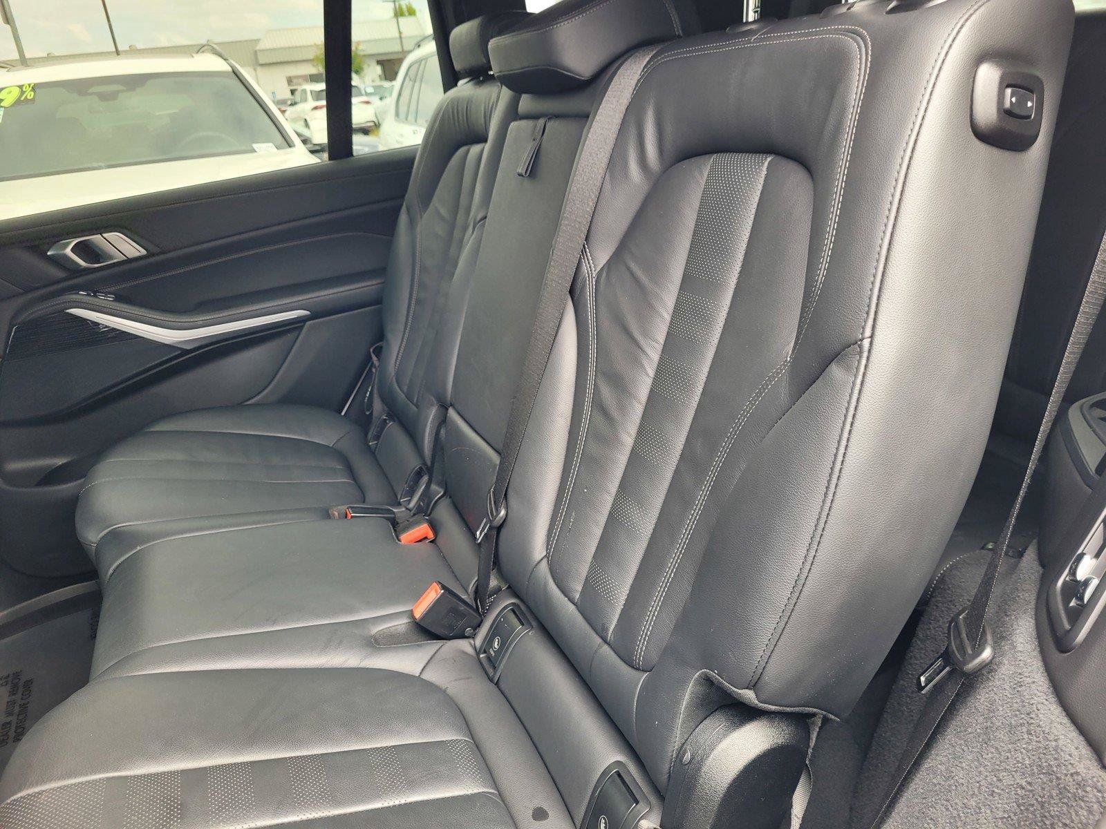 Used 2022 BMW X7 xDrive40i w/ M Sport Package AWD/4WD image 15