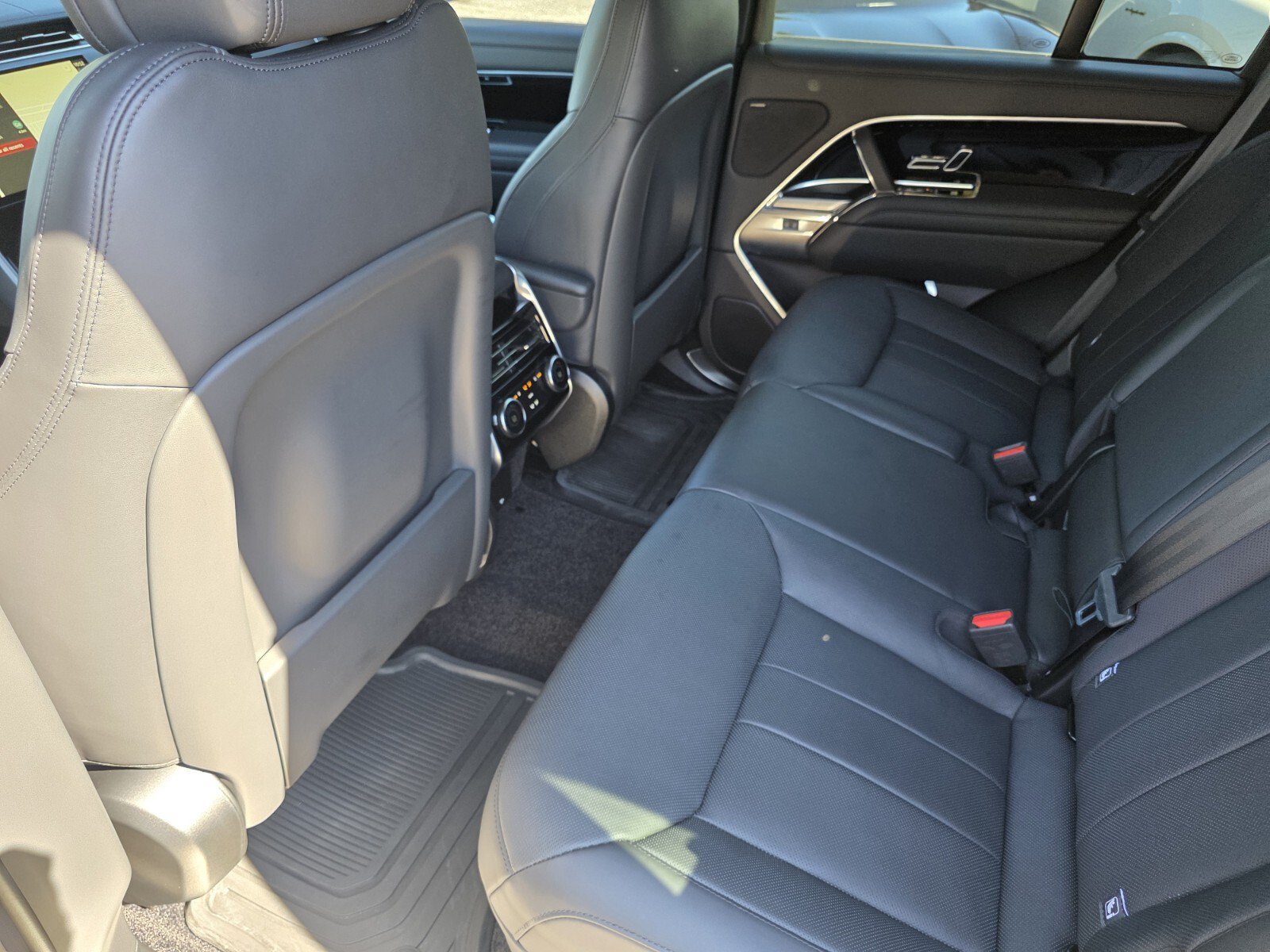 Used 2024 Land Rover Range Rover SE AWD/4WD image 15