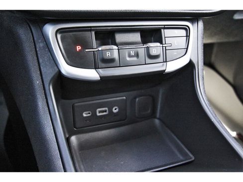 Used 2022 GMC Terrain SLE w/ Driver Convenience Package image 28