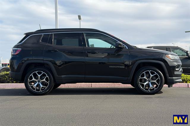 Used 2025 Jeep Compass Limited AWD/4WD image 3