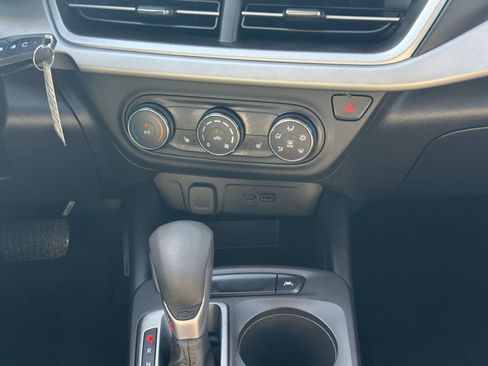 Used 2024 Chevrolet Trax LS w/ LS Convenience Package FWD image 19