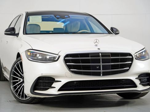 Used 2022 Mercedes-Benz S 500 S 500 w/ AMG Line & Night Pack image 4