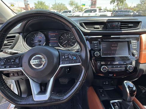 Used 2018 Nissan Rogue SL w/ Premium Package AWD/4WD image 12