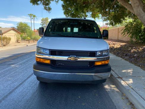 Used 2025 Chevrolet Express 2500 w/ Driver Convenience Package RWD image 5