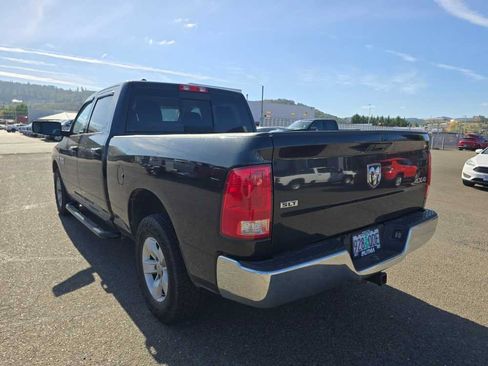 Used 2018 RAM 1500 Classic SLT AWD/4WD image 2