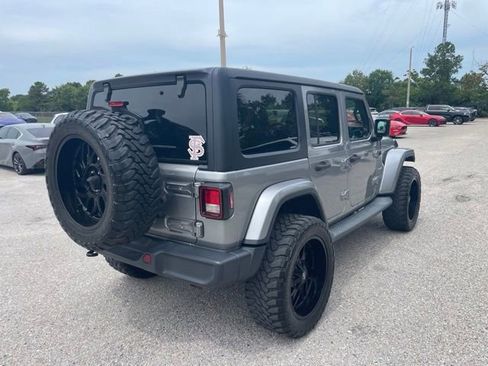 Used 2019 Jeep Wrangler Unlimited Sahara AWD/4WD image 2