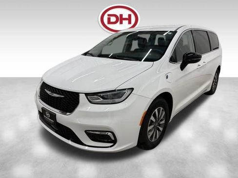 Used 2024 Chrysler Pacifica Select image 11