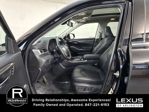 Used 2023 Toyota Highlander Platinum AWD/4WD image 4