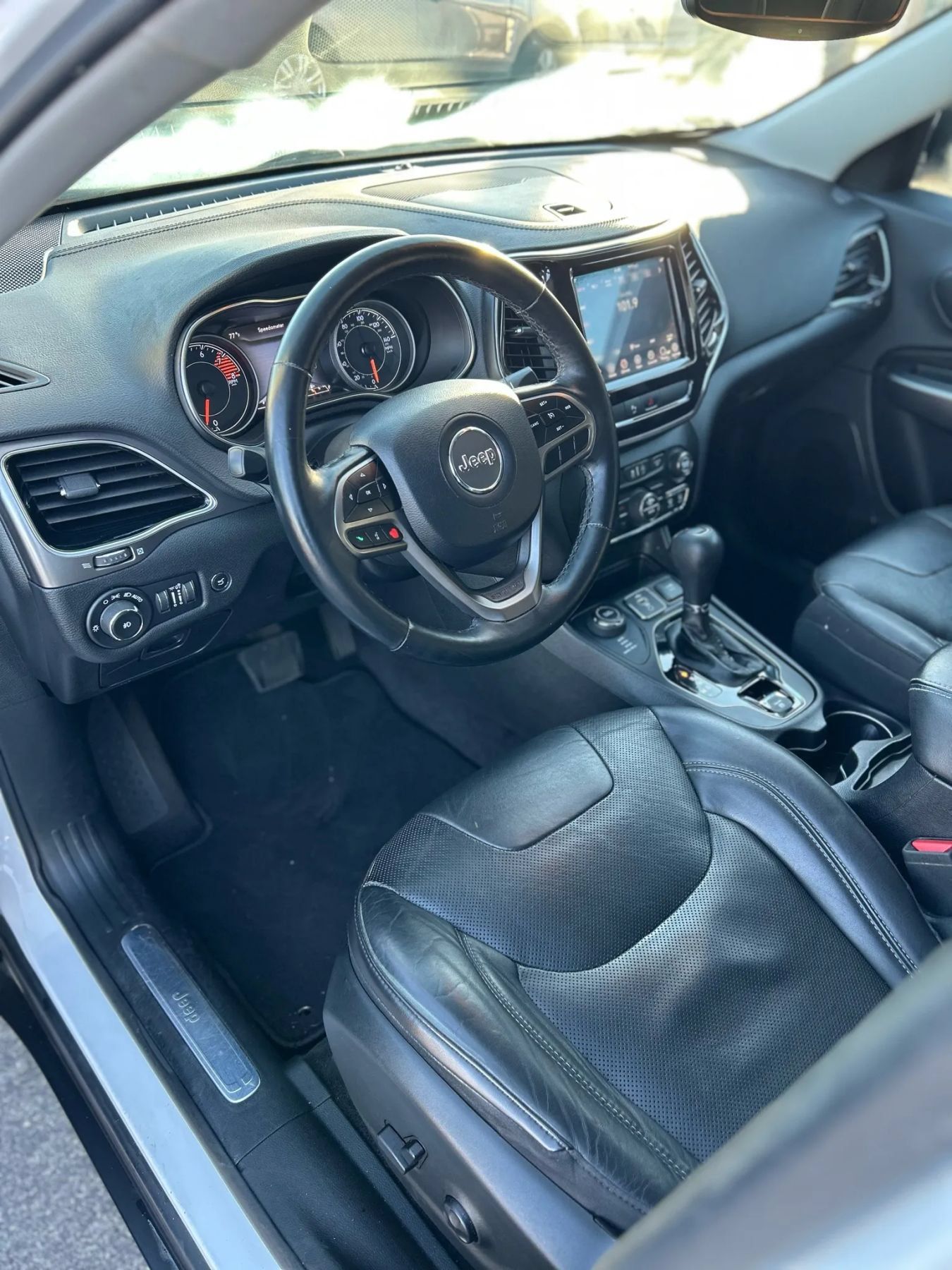 Used 2019 Jeep Cherokee Limited AWD/4WD image 26