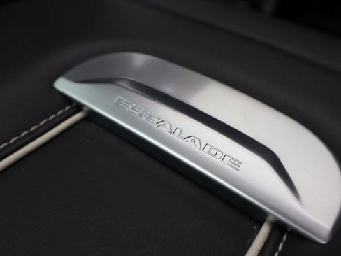 Used 2024 Cadillac Escalade Premium Luxury image 30